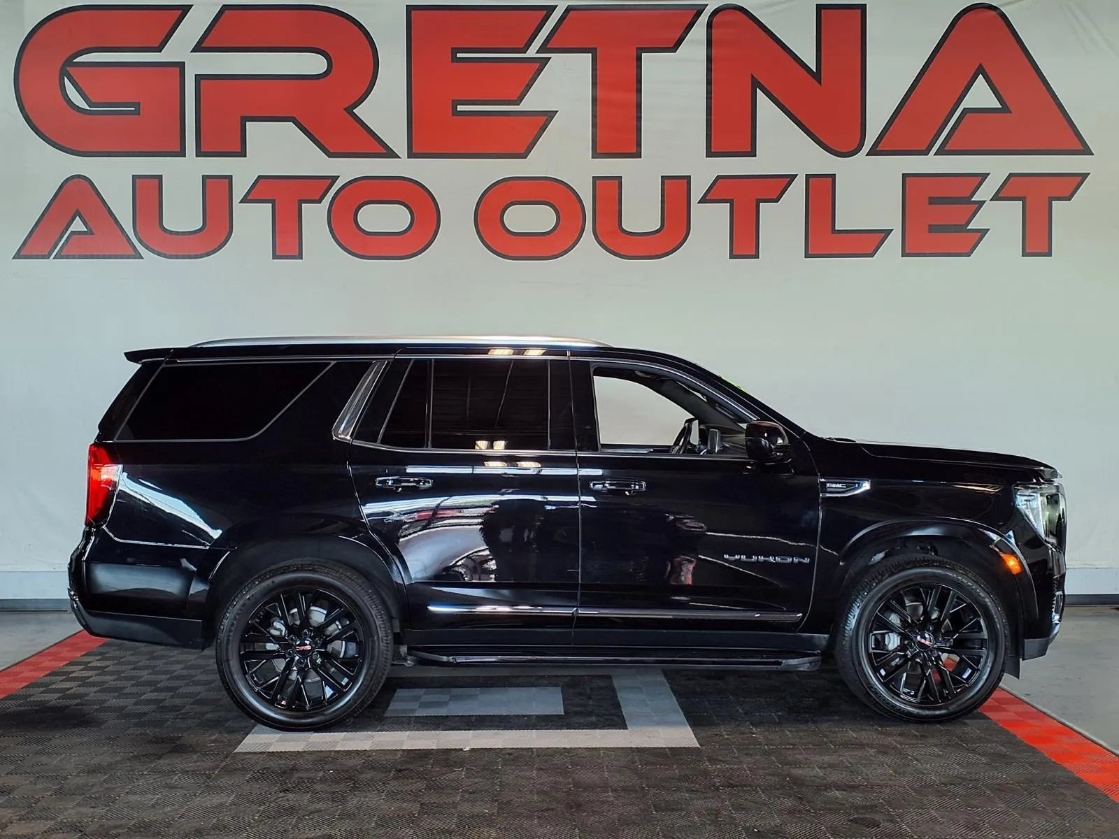 Black 2023 GMC Yukon SLT for sale in Gretna, NE