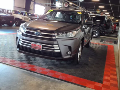 More photos of 2019 Toyota Highlander Hybrid Limited at Gretna Auto Outlet, NE