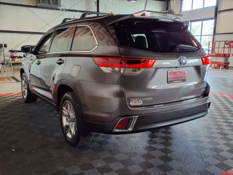 More photos of 2019 Toyota Highlander Hybrid Limited at Gretna Auto Outlet, NE
