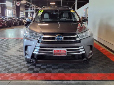 Another view of 2019 Toyota Highlander Hybrid Limited for sale in Gretna, NE at Gretna Auto Outlet
