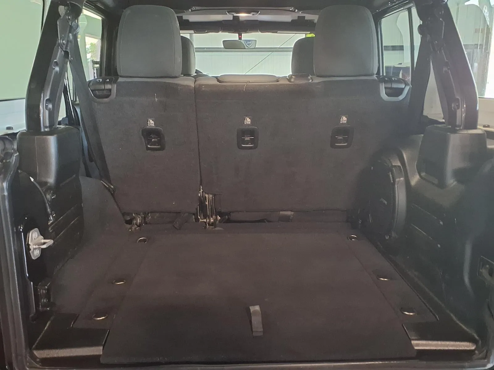 Jeep Wrangler photo 6