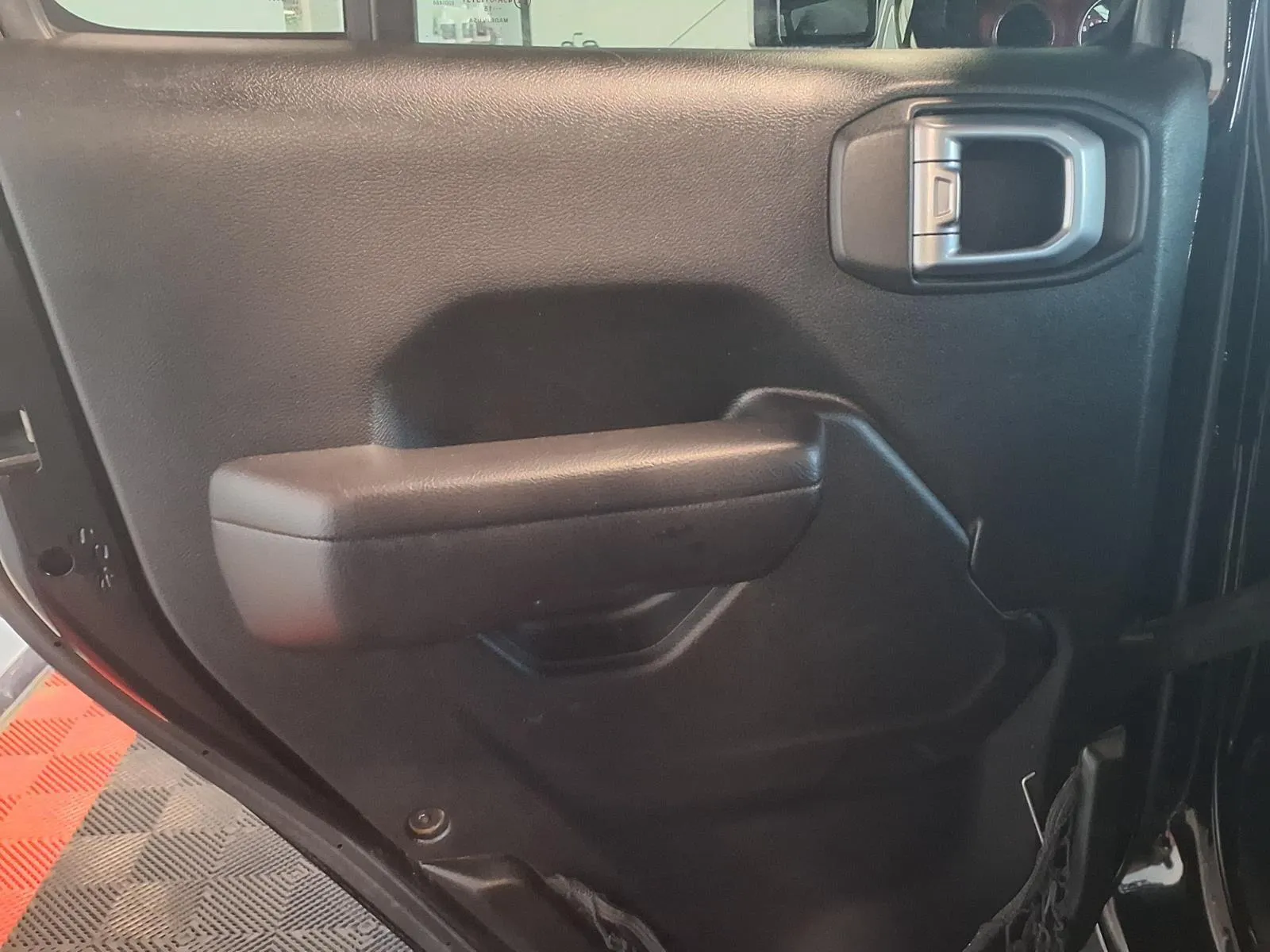Jeep Wrangler photo 12