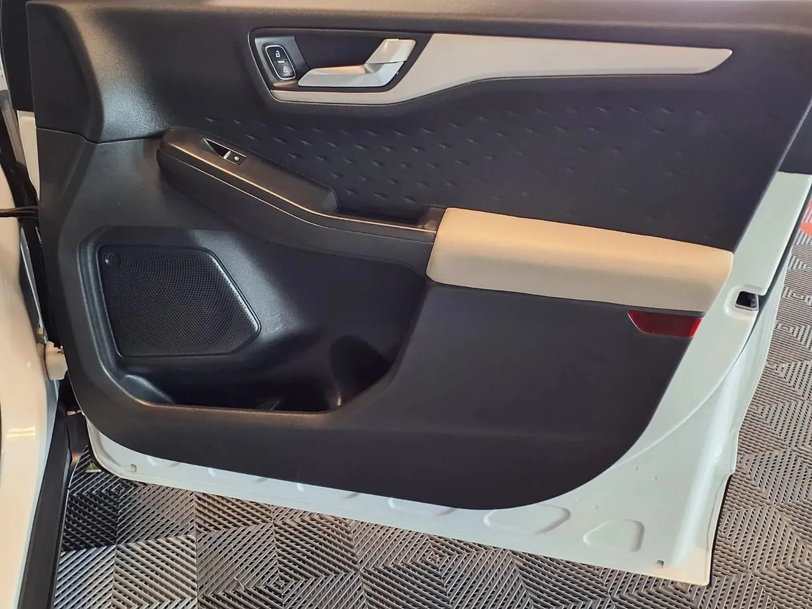 Ford Escape photo 10