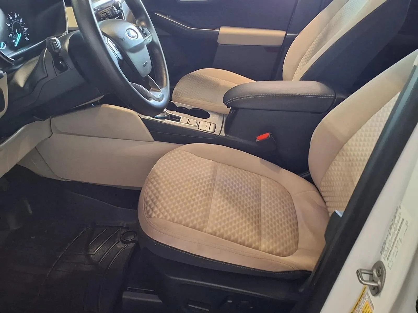 Ford Escape photo 16
