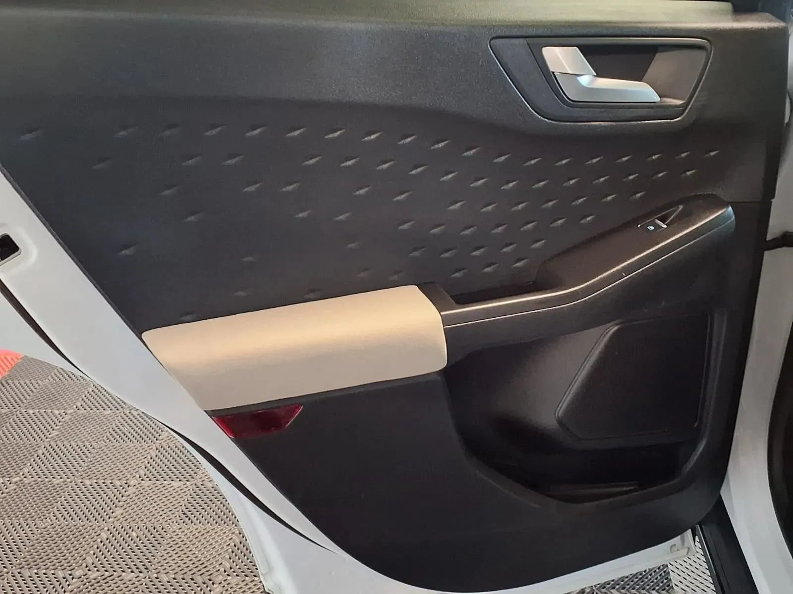 Ford Escape photo 12