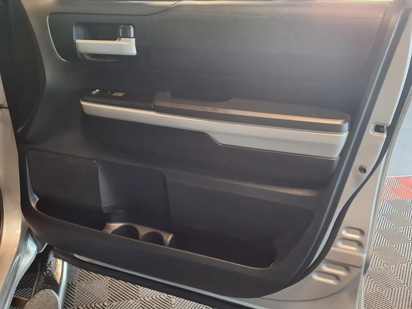 Toyota Tundra photo 10