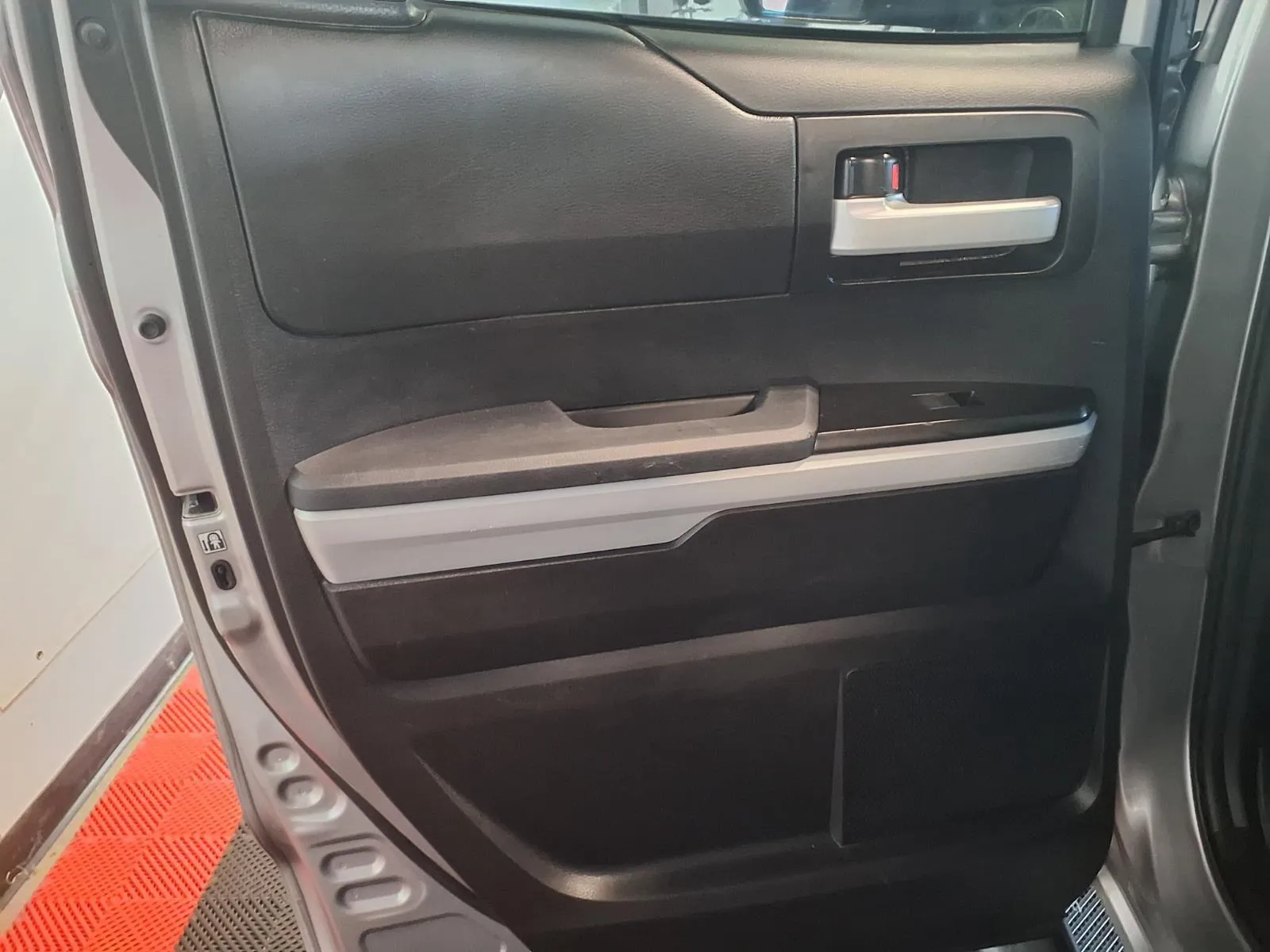 Toyota Tundra photo 12