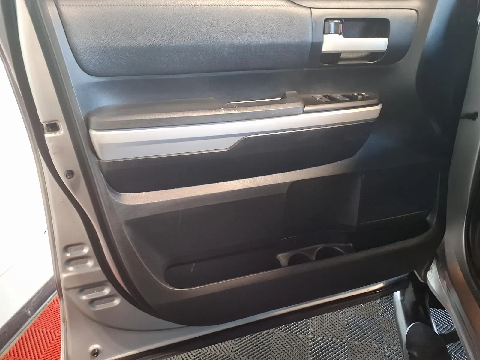 Toyota Tundra photo 14