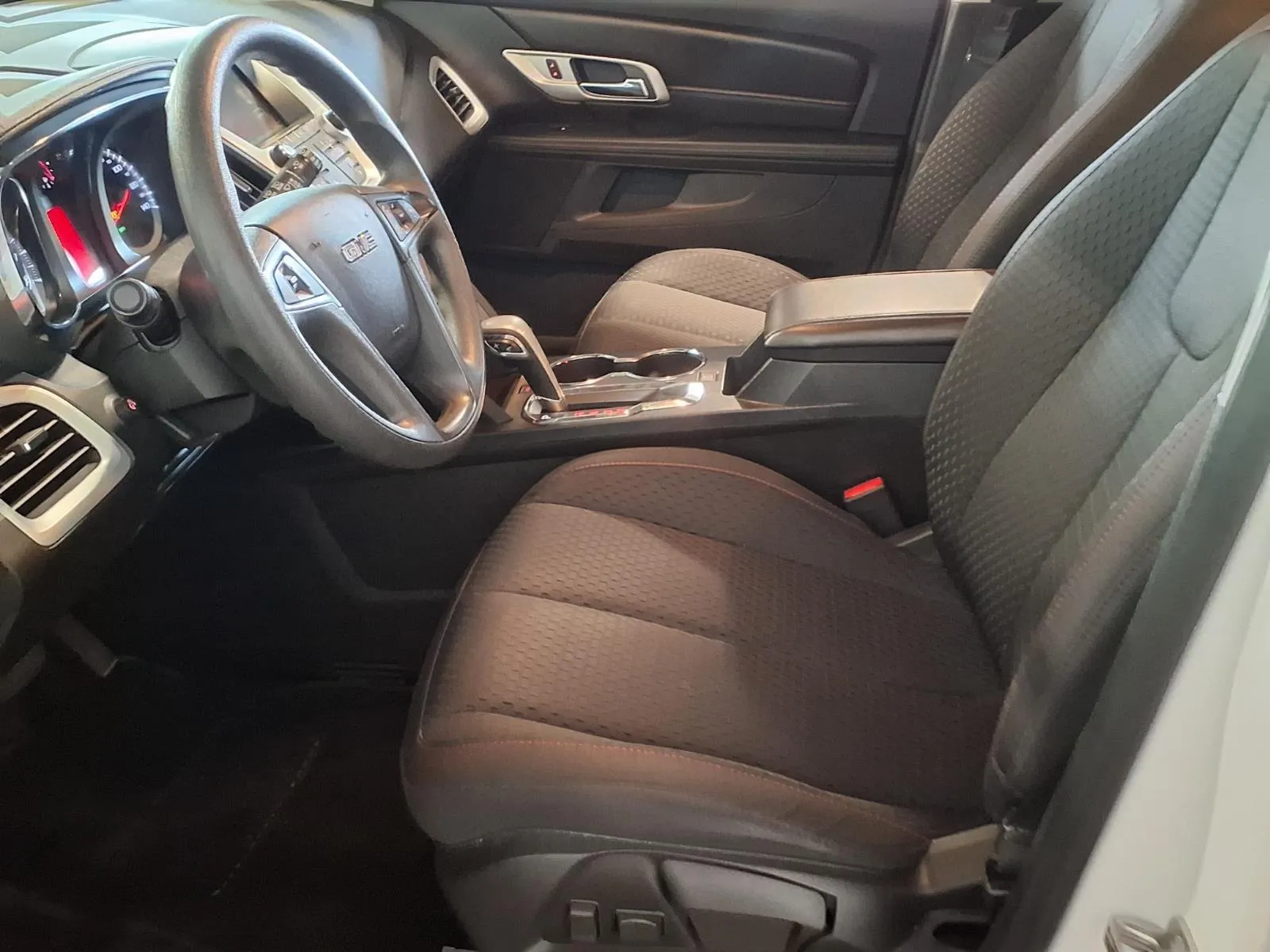 GMC Terrain photo 17
