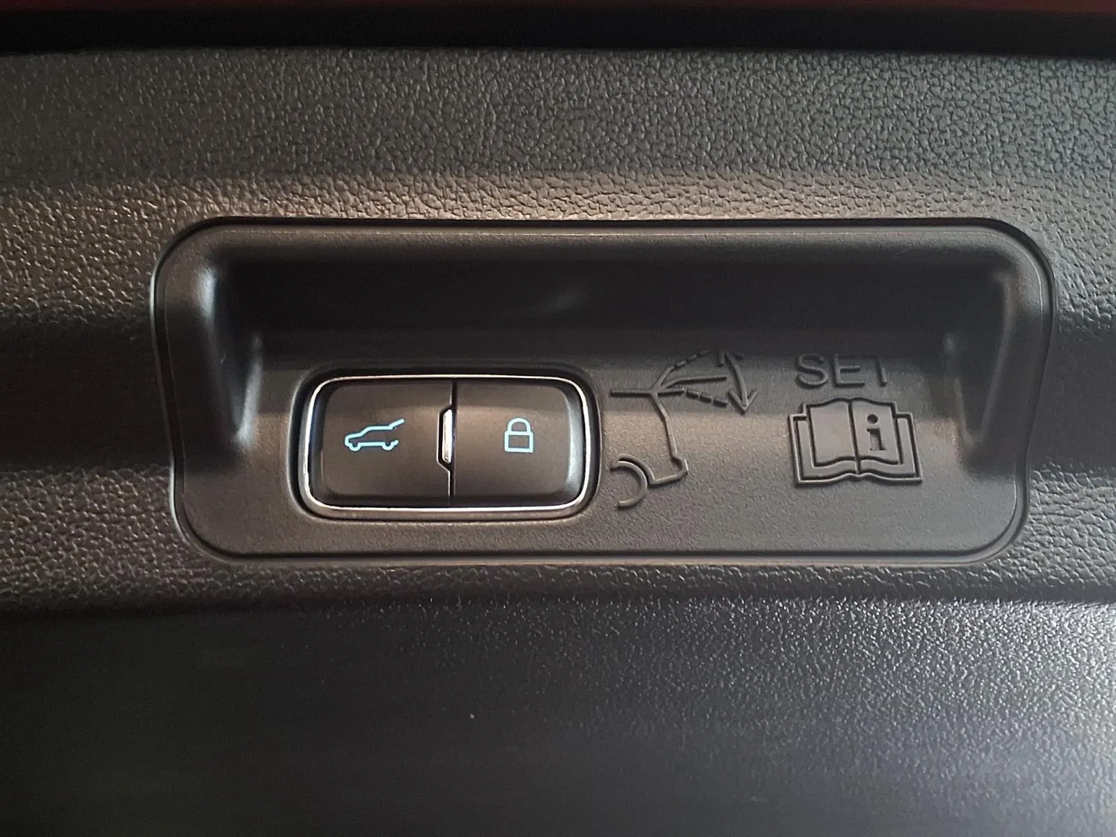 Ford Explorer photo 8