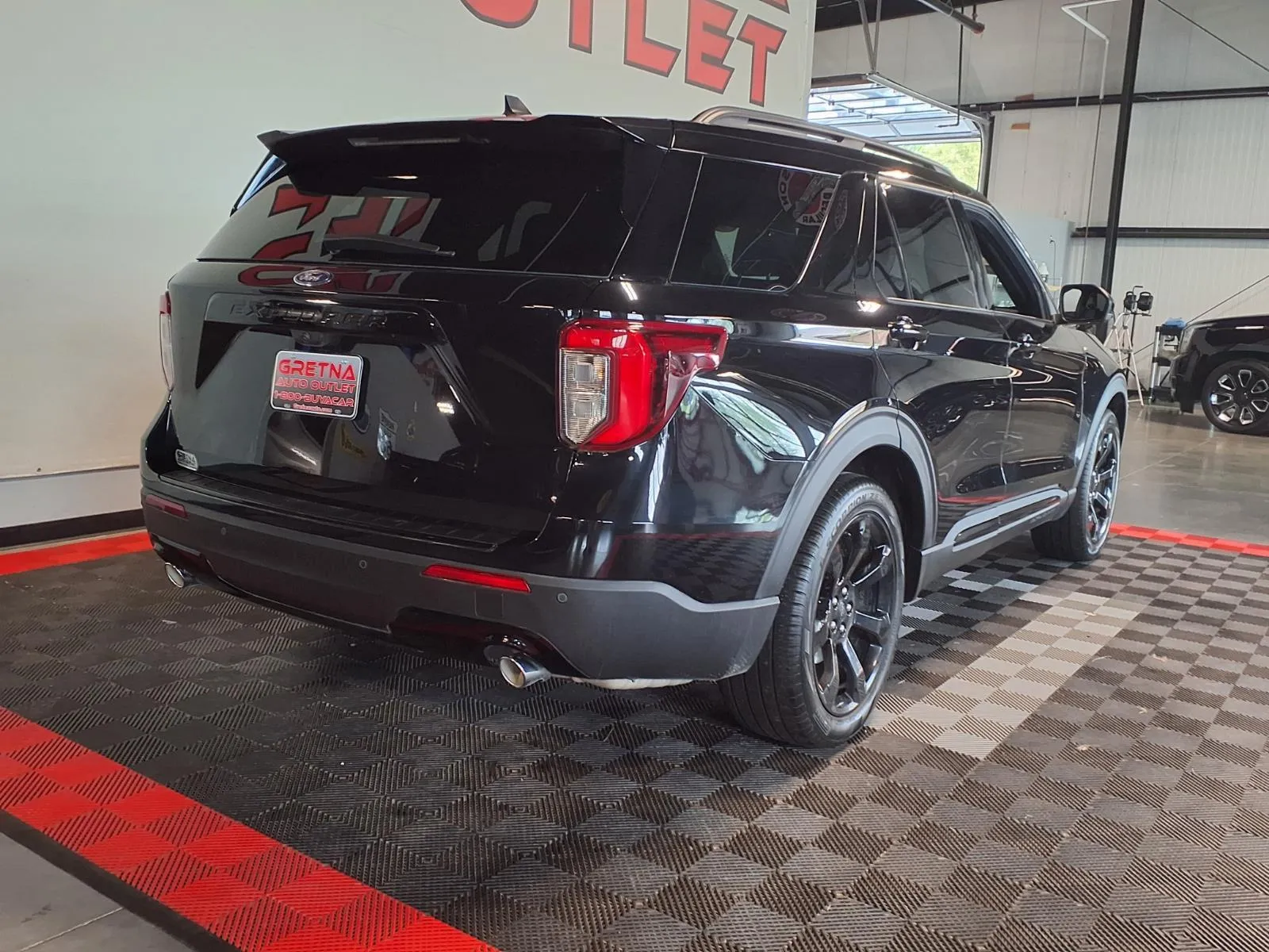 Ford Explorer photo 9