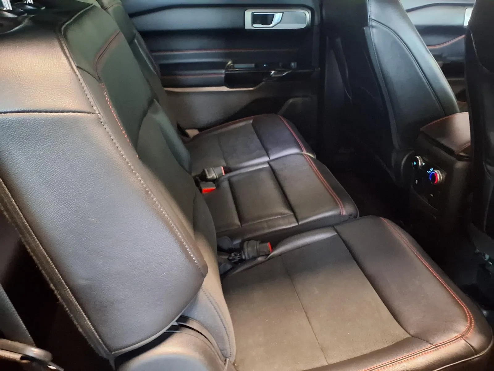Ford Explorer photo 11
