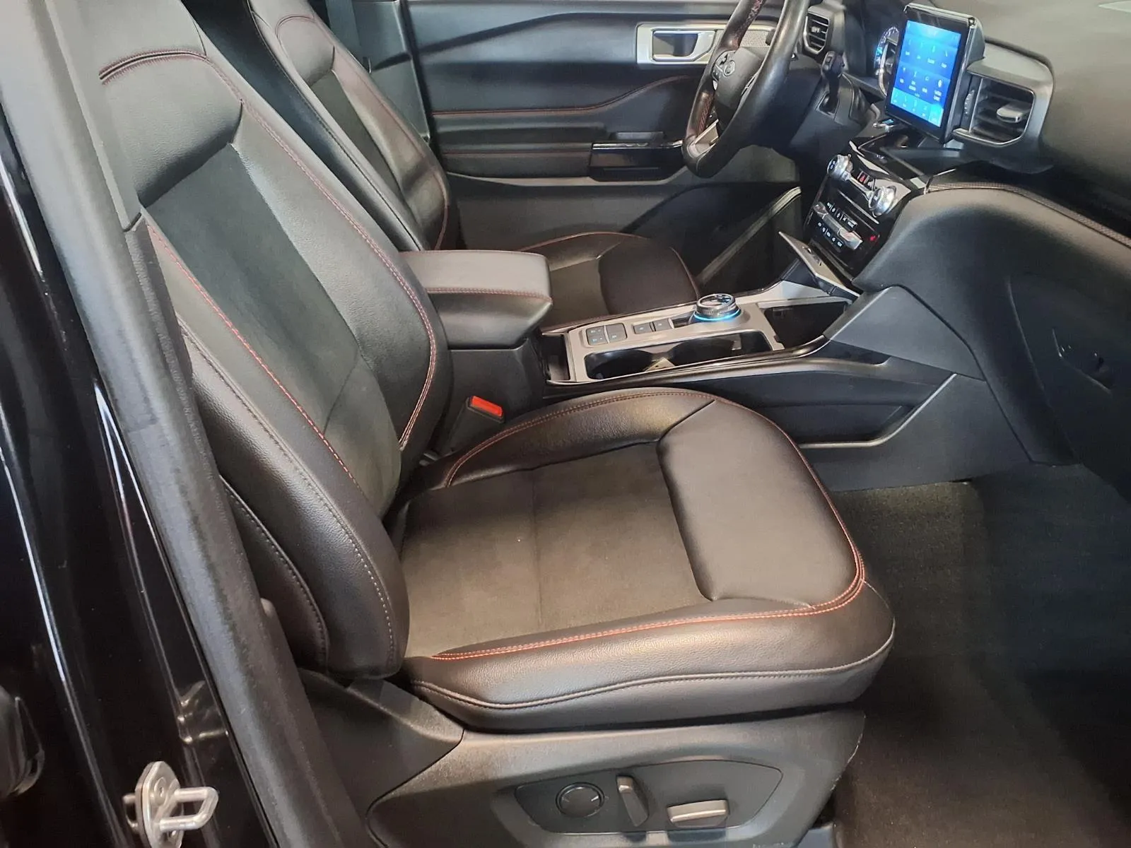 Ford Explorer photo 13