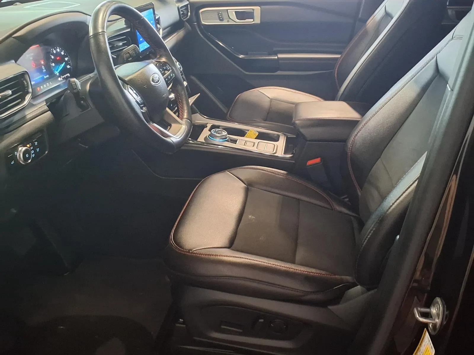 Ford Explorer photo 18