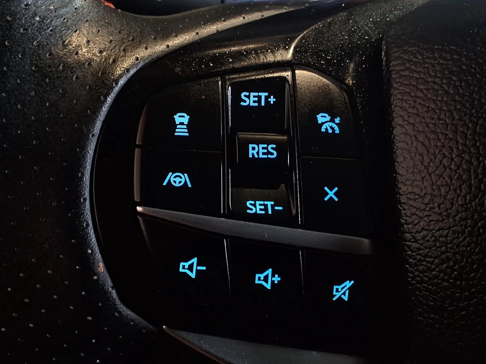 Ford Explorer photo 28
