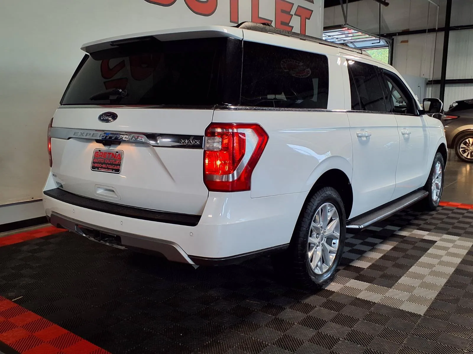 Ford Expedition MAX photo 8