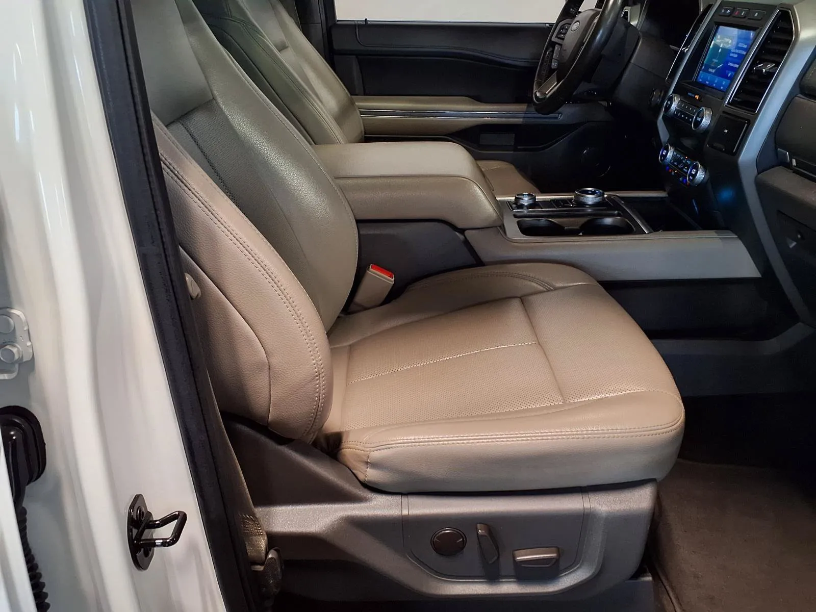 Ford Expedition MAX photo 12