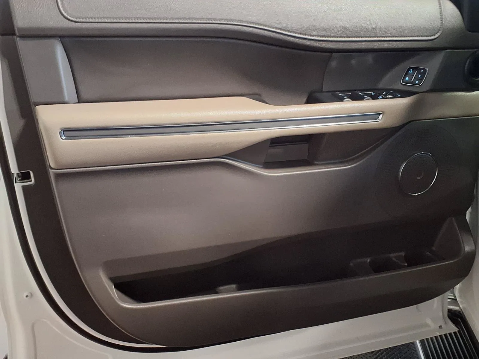 Ford Expedition MAX photo 16
