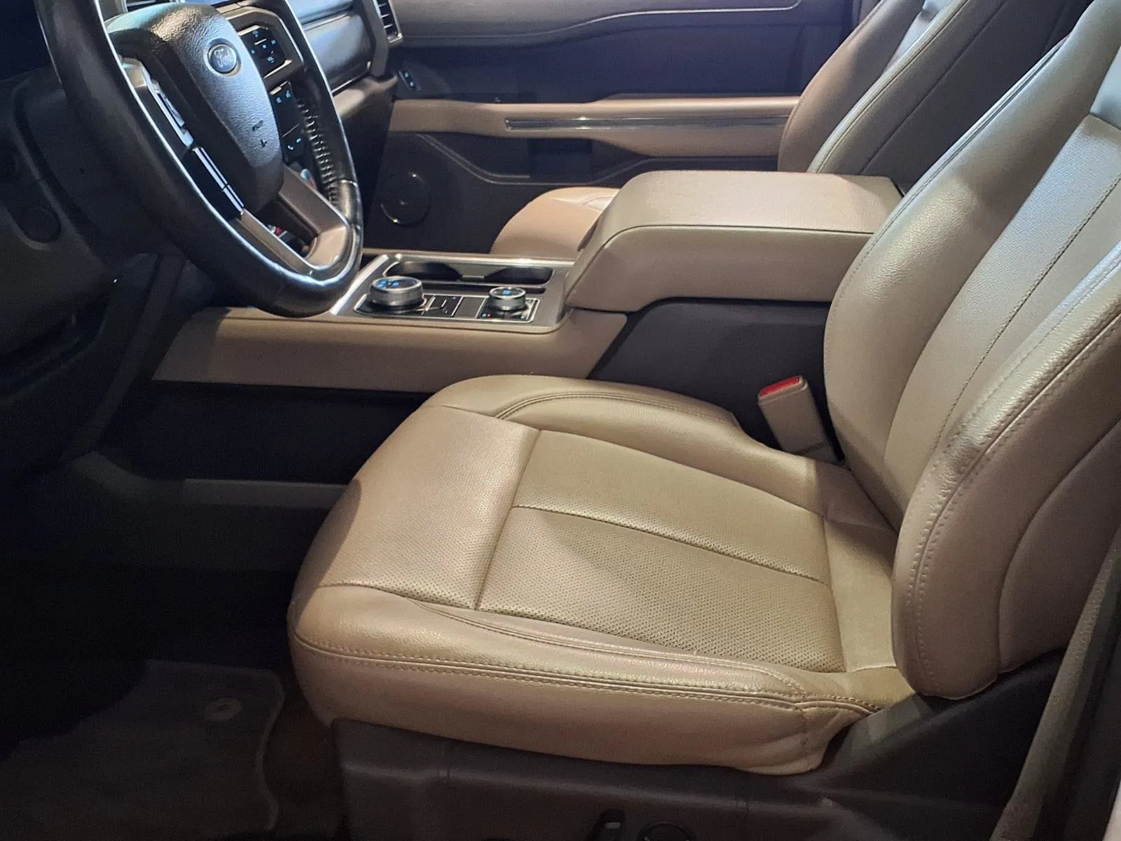 Ford Expedition MAX photo 17