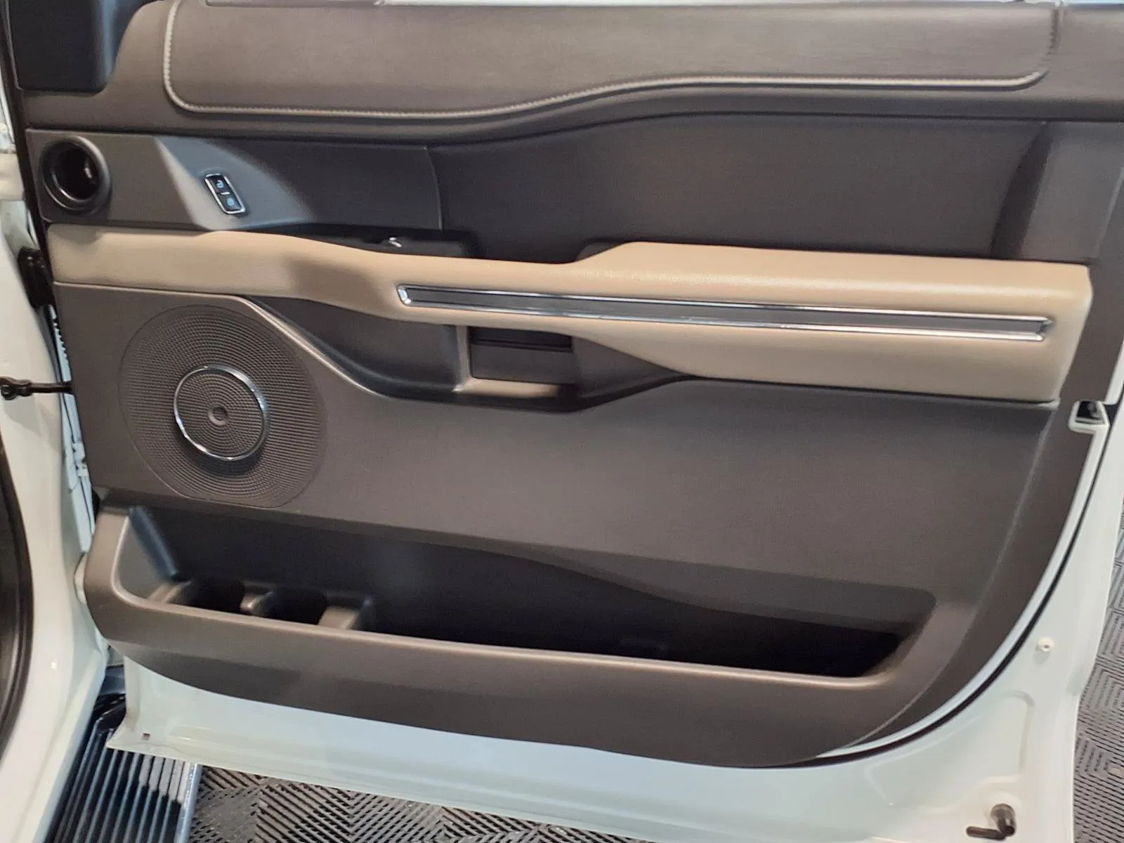 Ford Expedition MAX photo 11