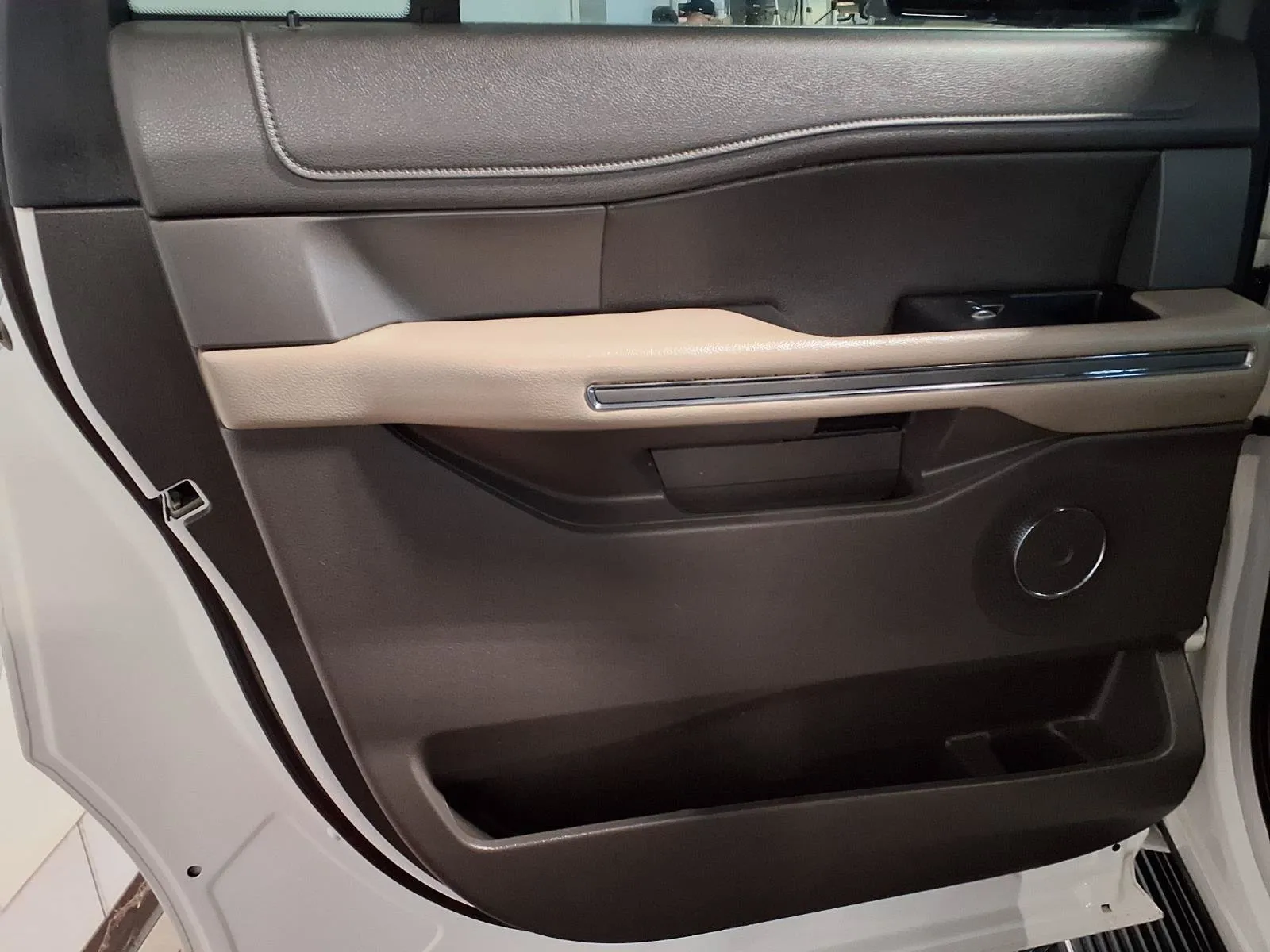 Ford Expedition MAX photo 13