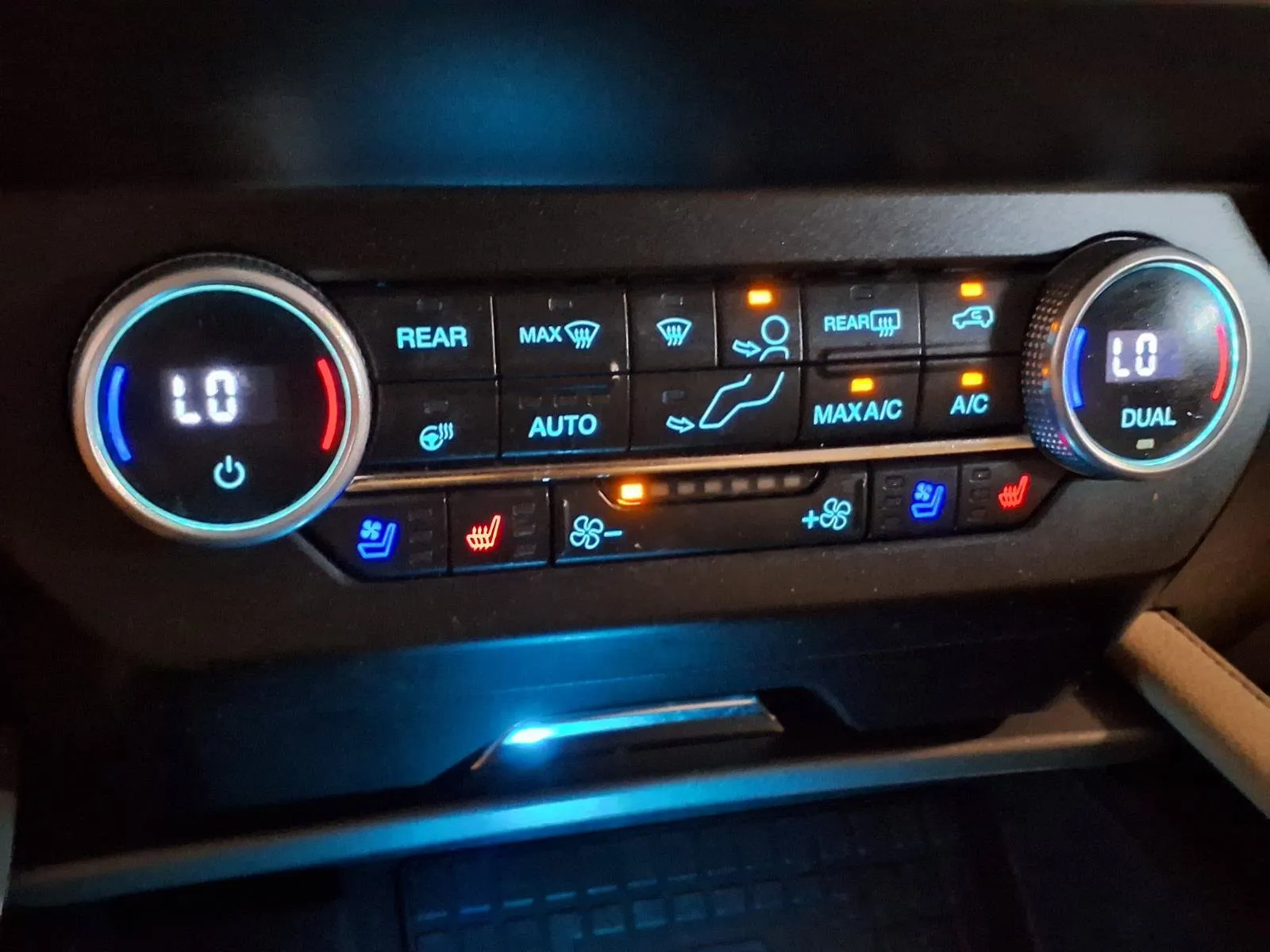 Ford Expedition MAX photo 21