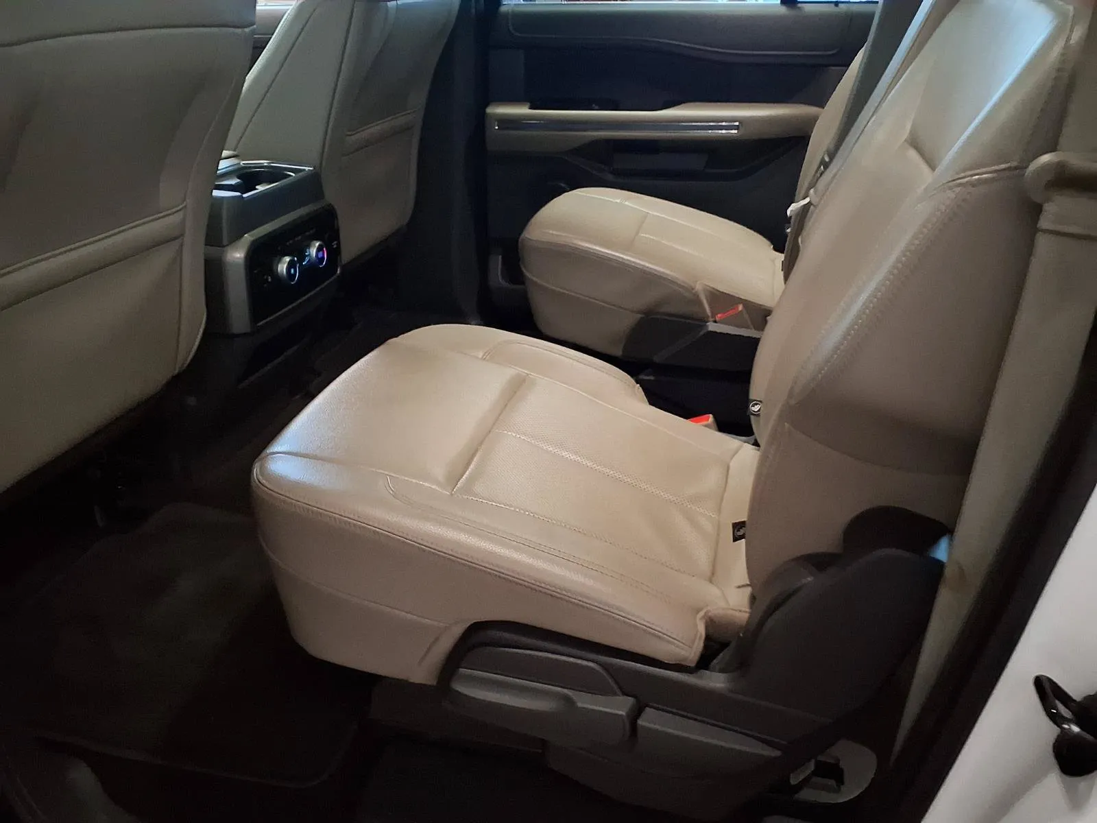 Ford Expedition MAX photo 14