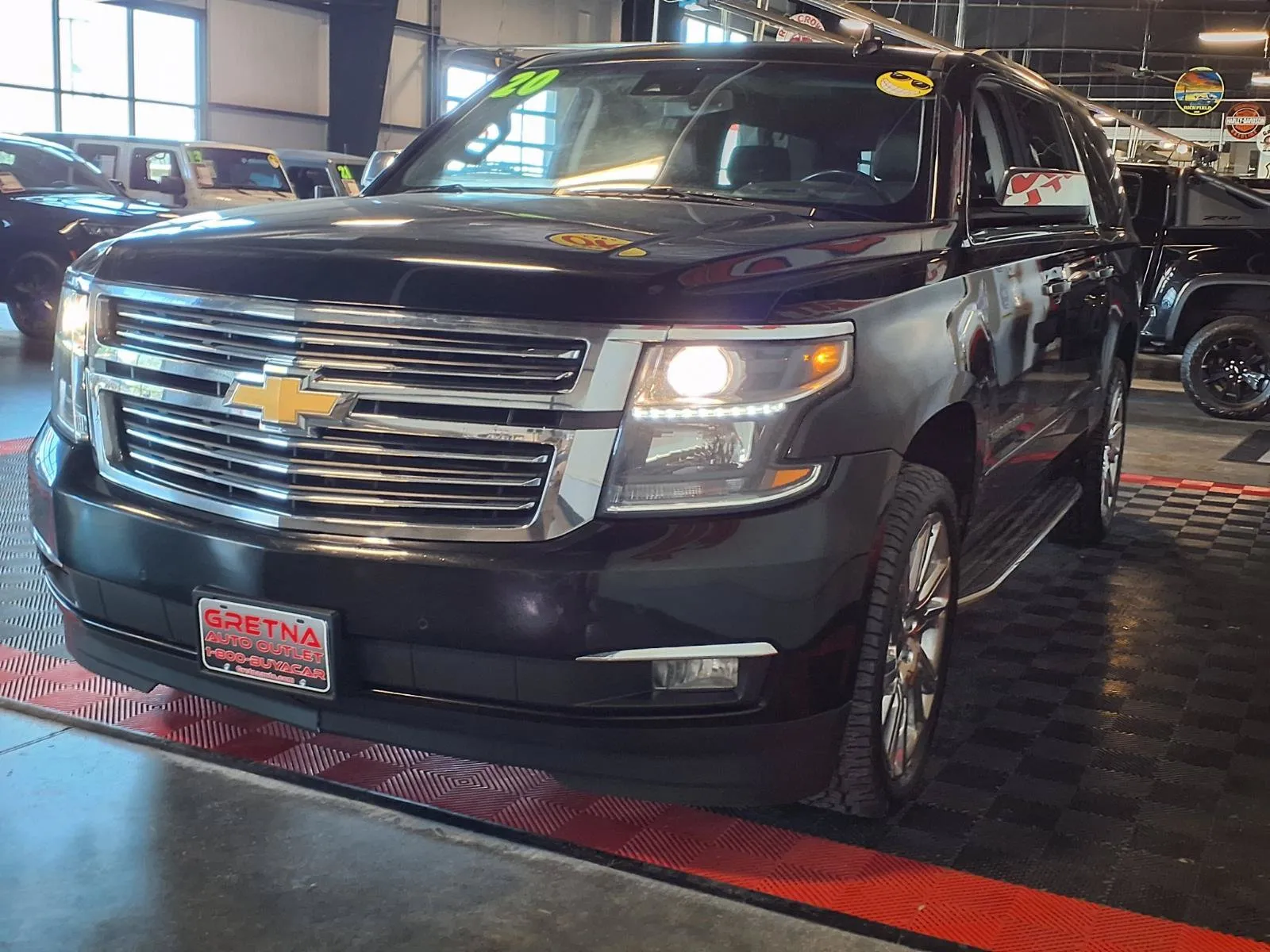 Chevrolet Suburban photo 4