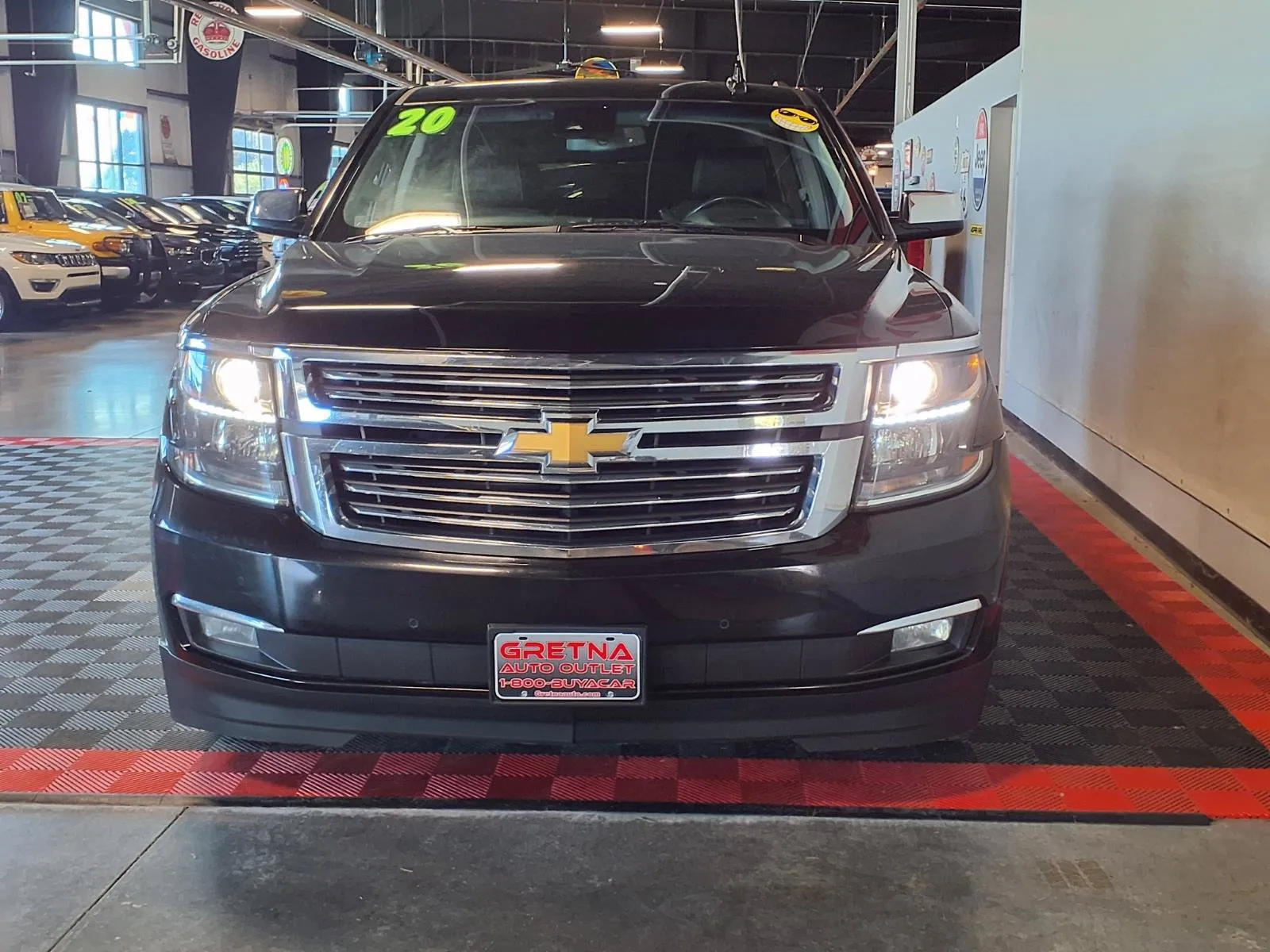 Chevrolet Suburban photo 3