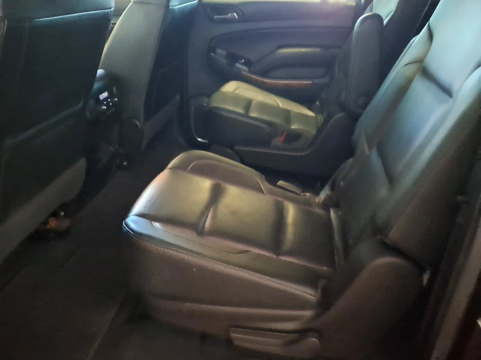 Chevrolet Suburban photo 15