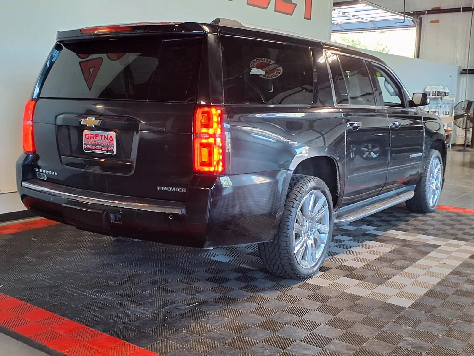 Chevrolet Suburban photo 9