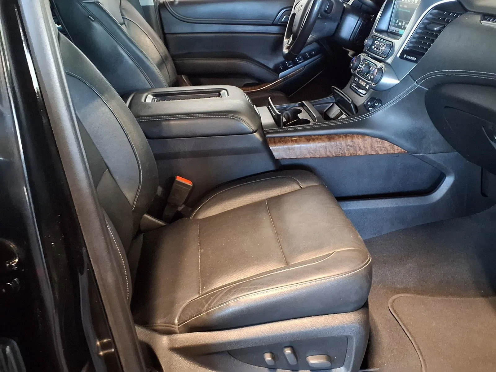 Chevrolet Suburban photo 13