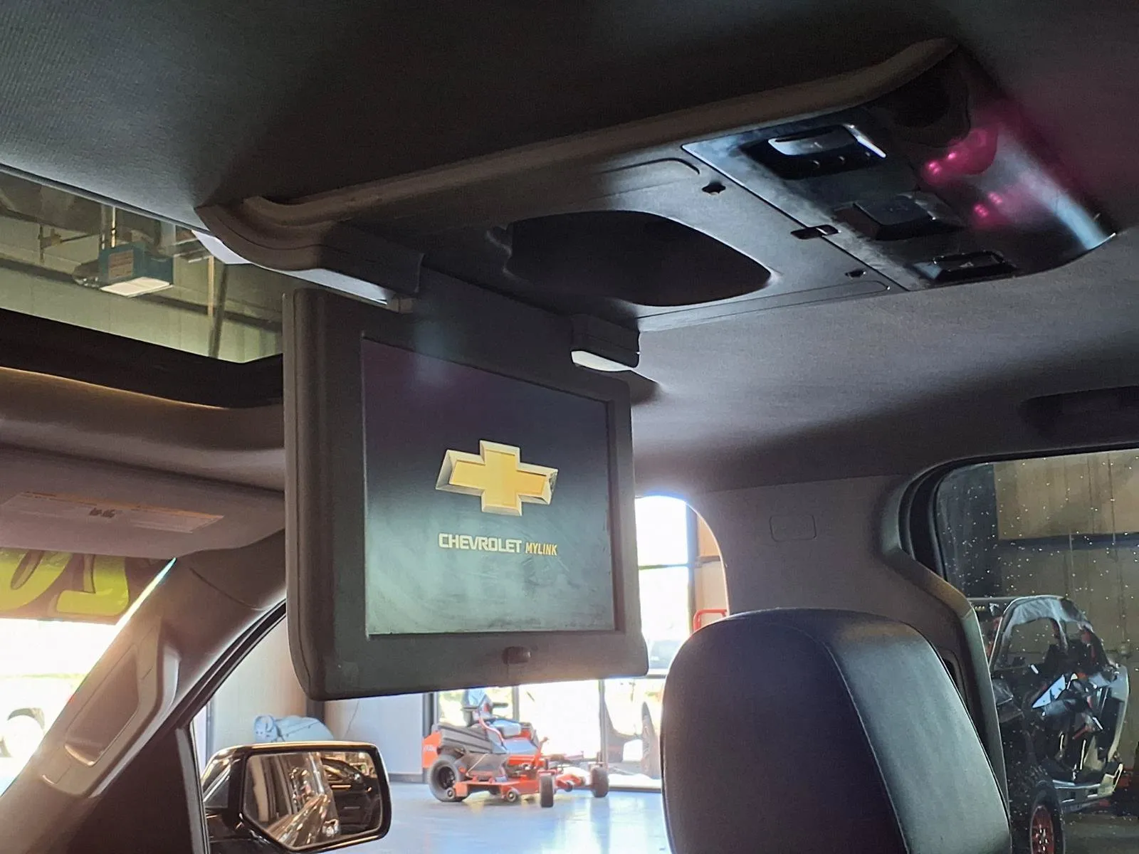 Chevrolet Suburban photo 16
