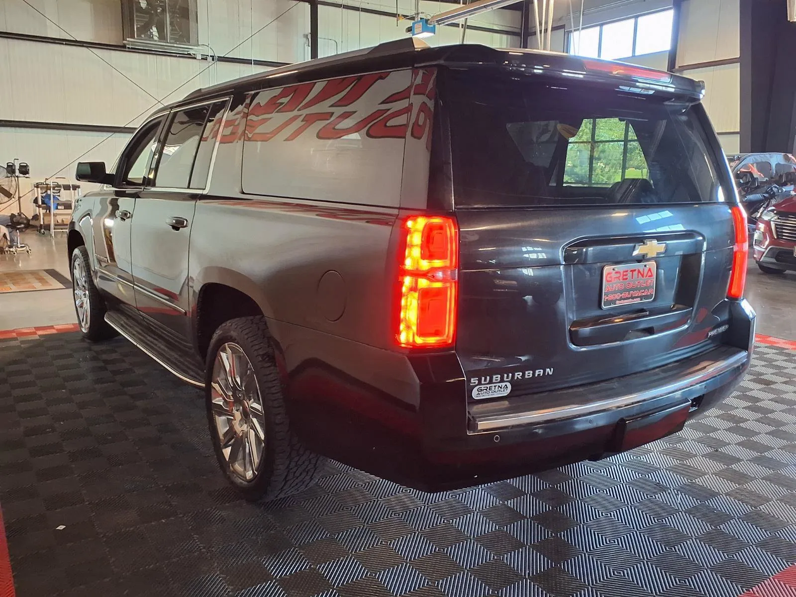 Chevrolet Suburban photo 5