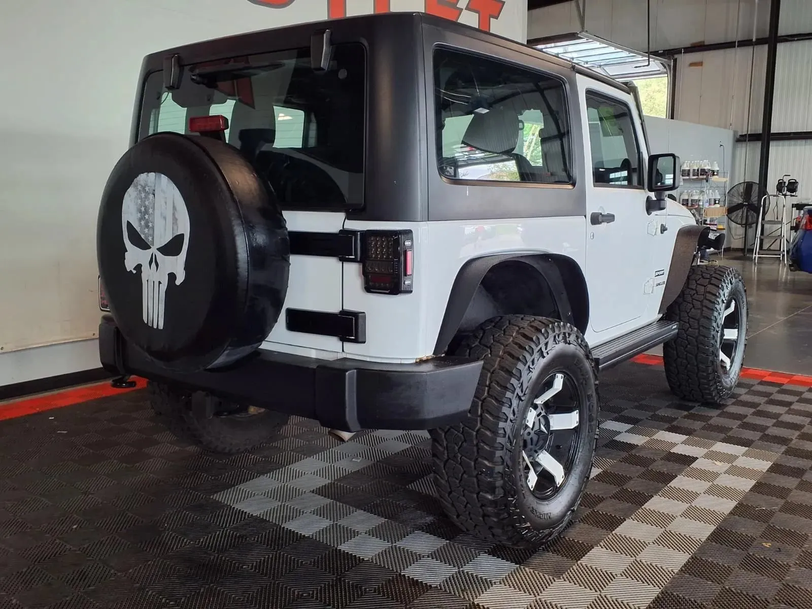 Jeep Wrangler photo 8