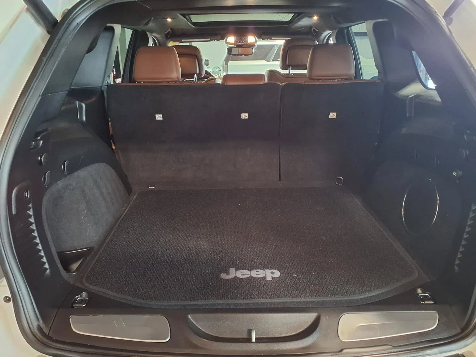 Jeep Grand Cherokee photo 6
