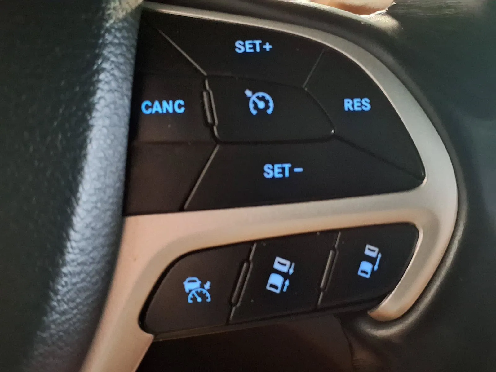 Jeep Grand Cherokee photo 27