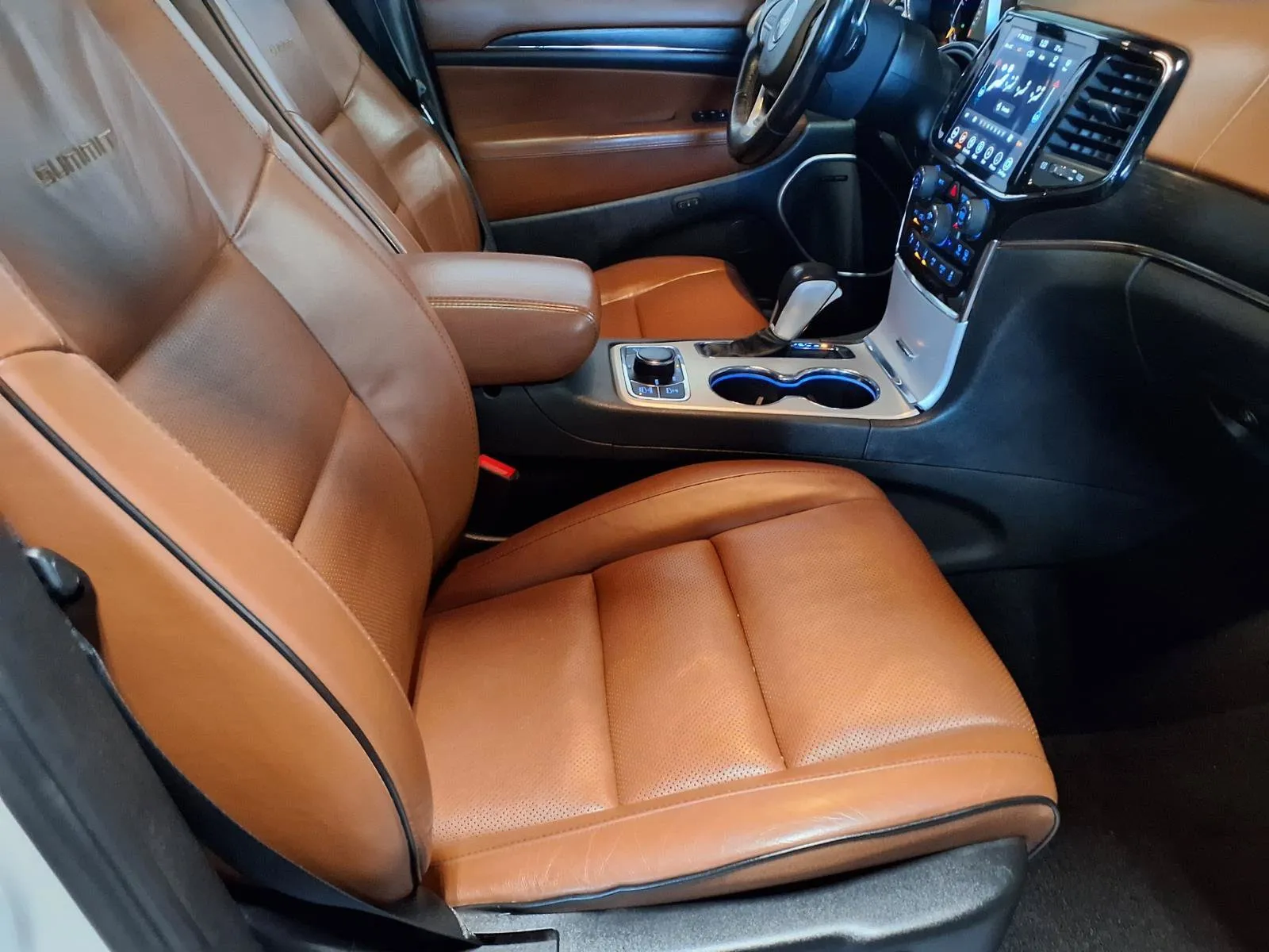 Jeep Grand Cherokee photo 11