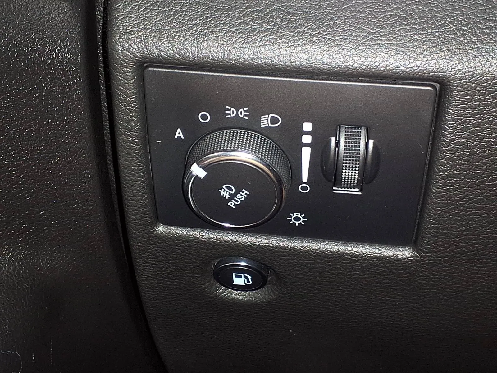 Jeep Grand Cherokee photo 29