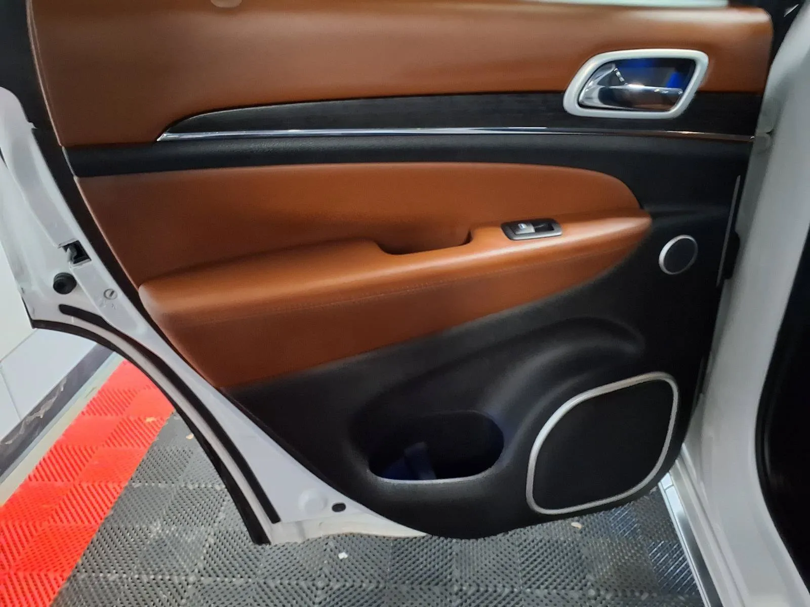 Jeep Grand Cherokee photo 12