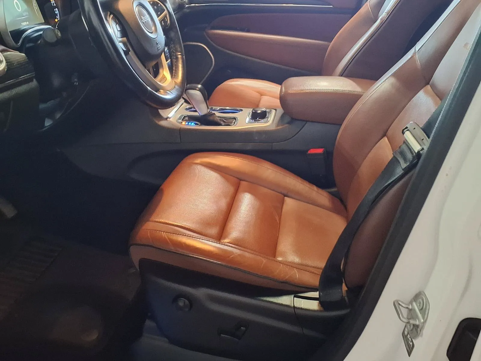 Jeep Grand Cherokee photo 16