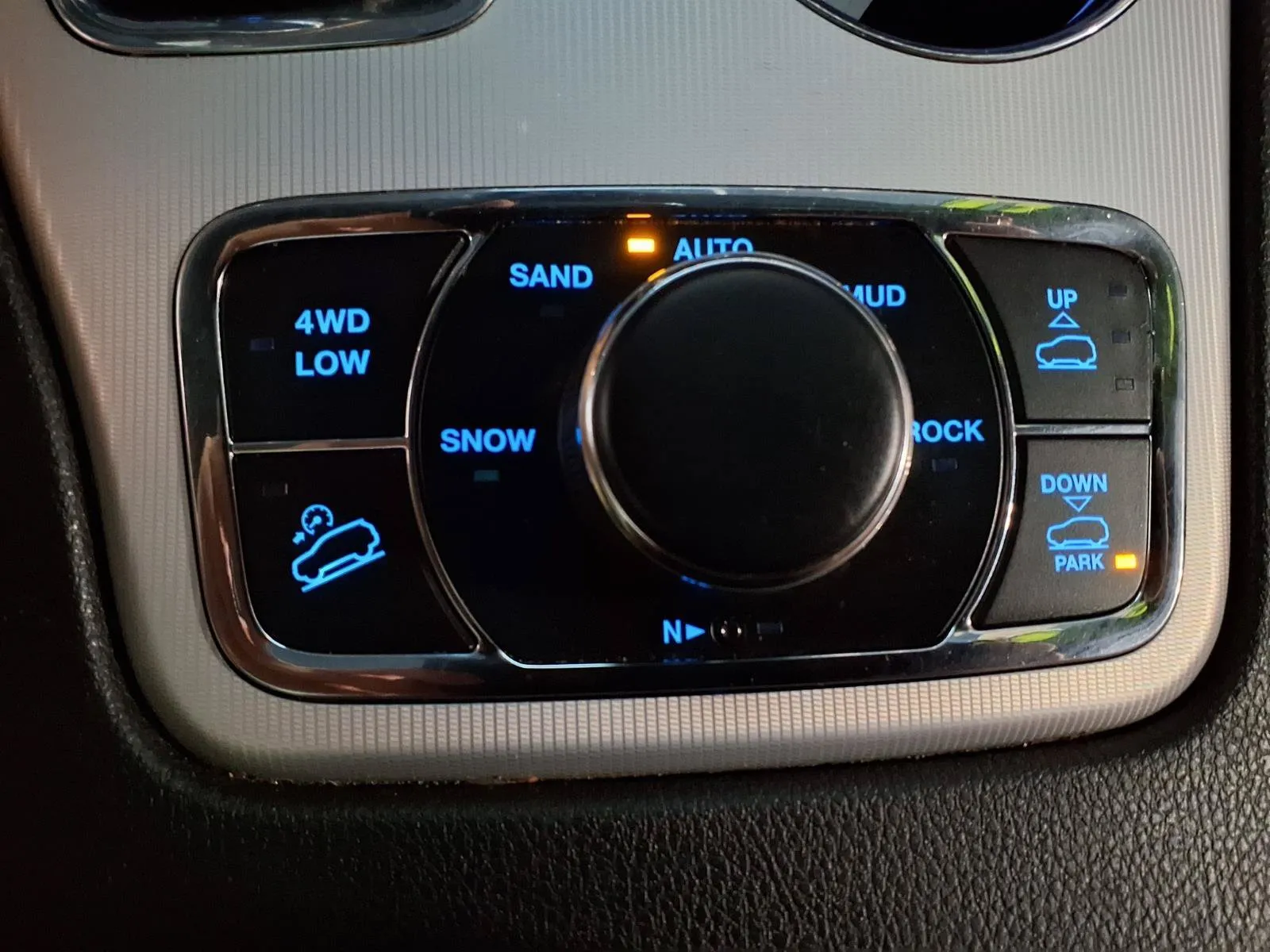 Jeep Grand Cherokee photo 24