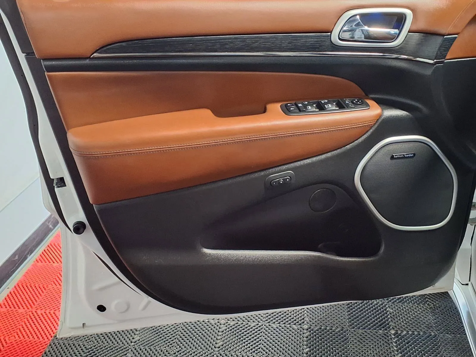 Jeep Grand Cherokee photo 15