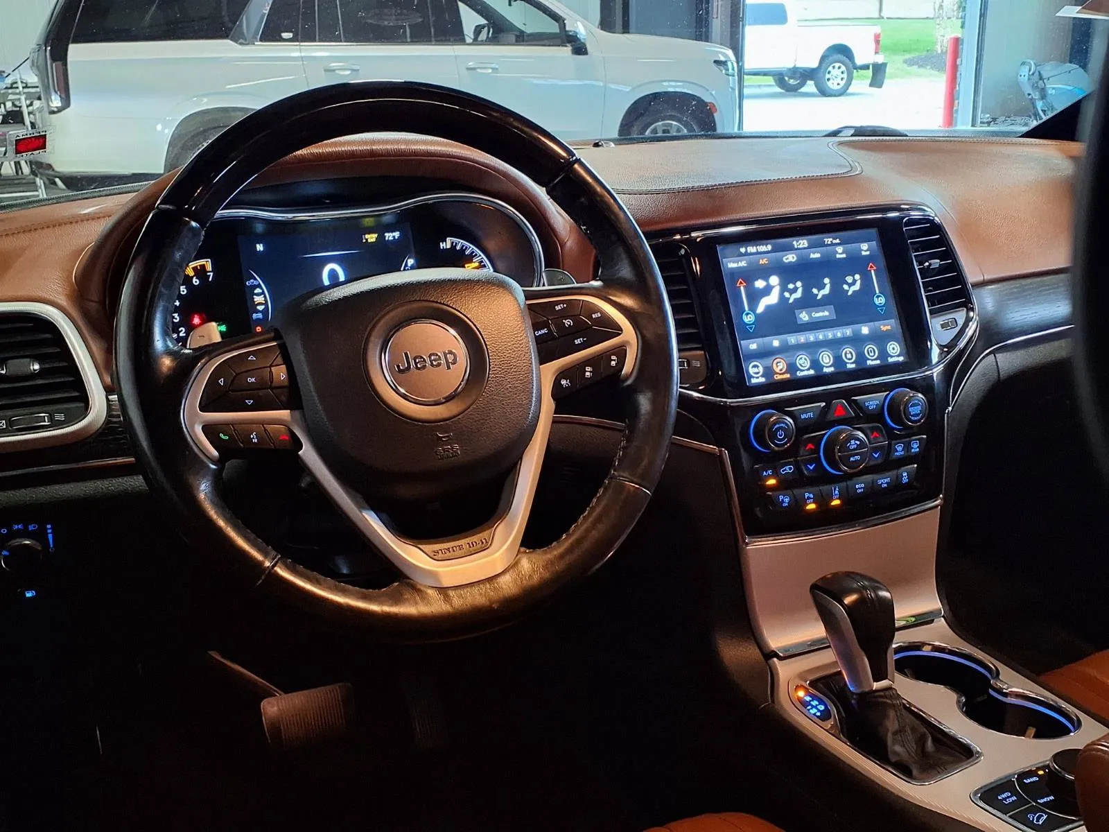 Jeep Grand Cherokee photo 14