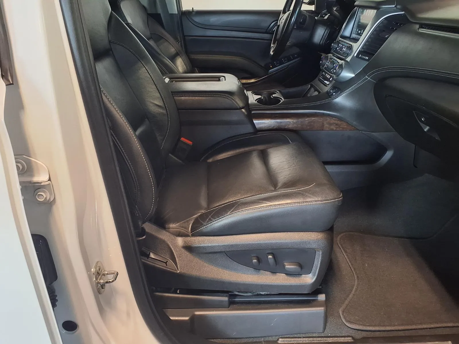 Chevrolet Suburban photo 13