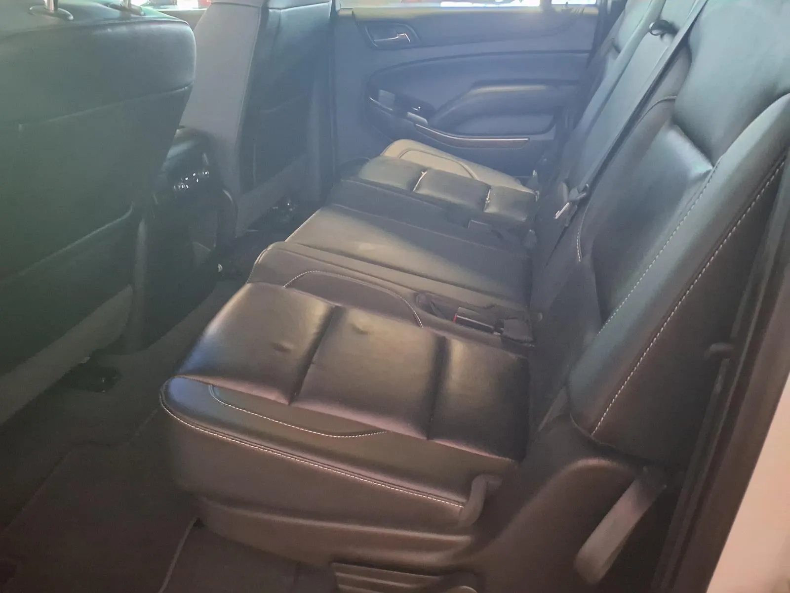 Chevrolet Suburban photo 15