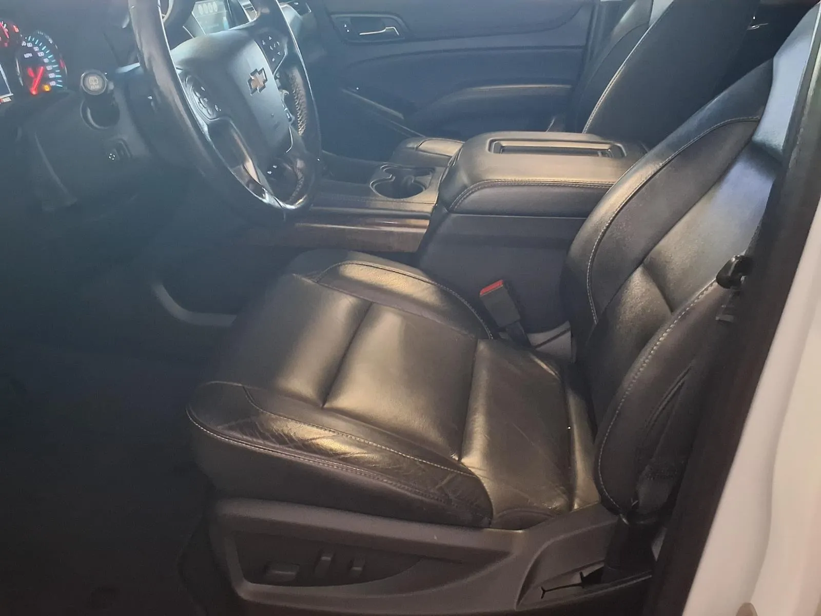 Chevrolet Suburban photo 18