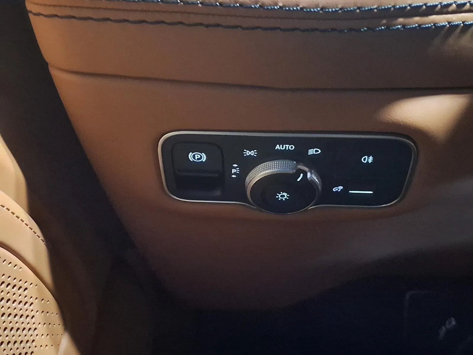 Aston Martin DBX photo 29