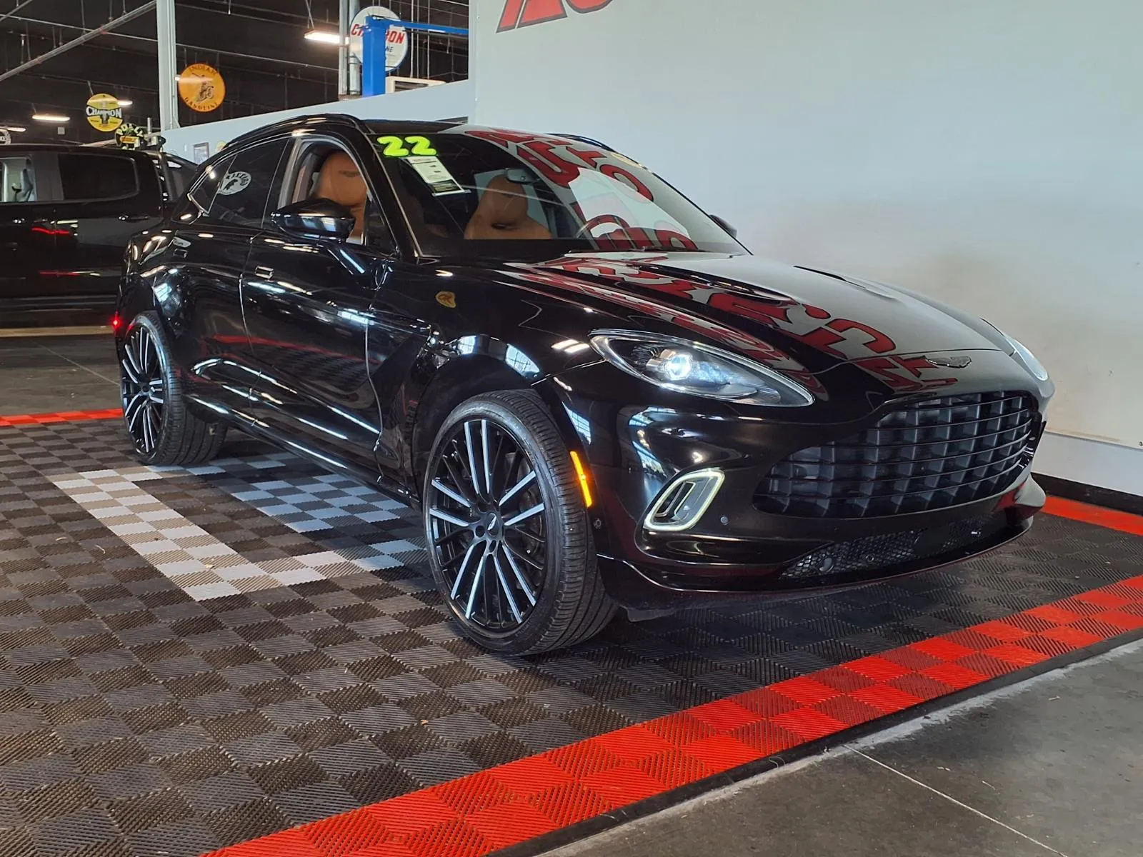 Aston Martin DBX photo 2