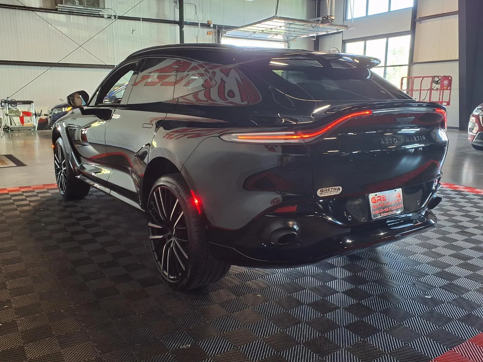 Aston Martin DBX photo 5